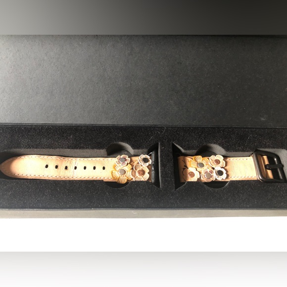 HTF🌟RARE Coach Tea Rose Apple Watch Band - Picture 2 of 7